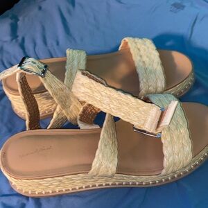 Universal Thread Woven Sandals in Cream and Tan